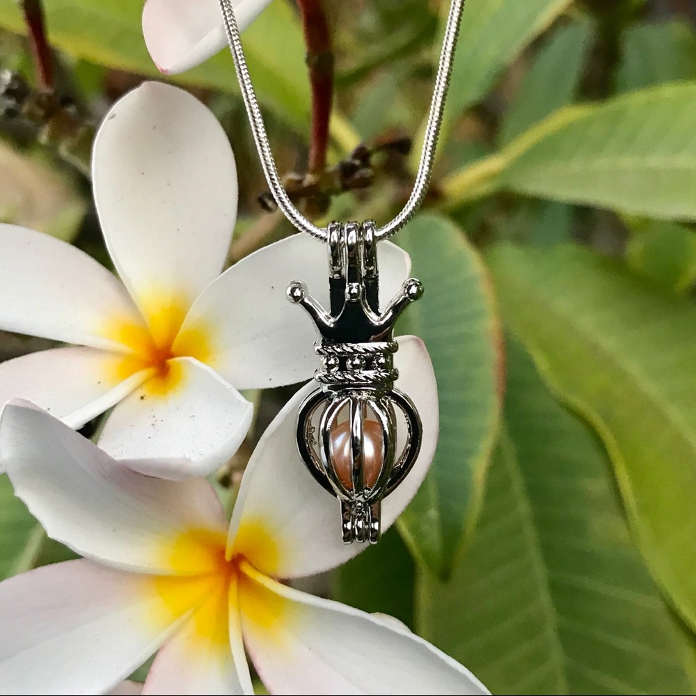 Oyster & Crown Pendant